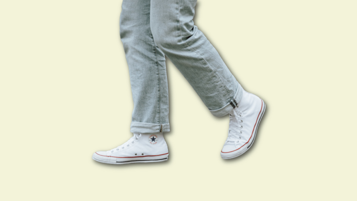 White converse high hot sale tops on feet